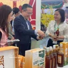 La Organización de Comercio Exterior de Japón en Hanoi (JETRO Hanoi), encabezada por su representante jefe, Ozasa Haruhiko, realiza una visita de trabajo a la primera Feria de Primavera 2026. (Fuente: VNA)
