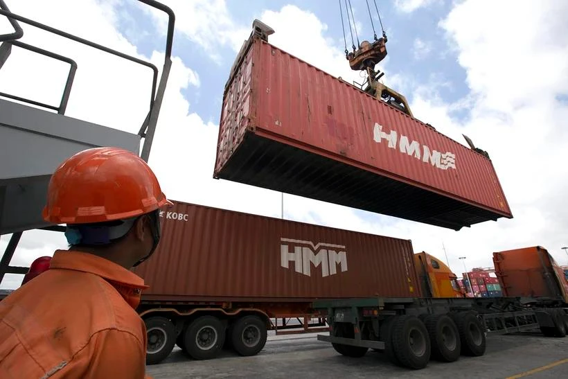 Las actividades aduaneras que impulsan las exportaciones e importaciones (Foto: Vietnam+) 