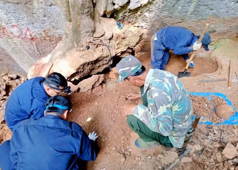 La búsqueda de restos de soldados voluntarios y expertos vietnamitas caídos en la provincia laosiana de Xiangkhouang (Lào). (Fuente: baonghean.vn) 