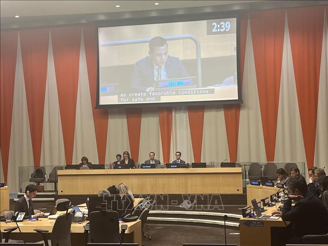 El embajador Dang Hoang Giang, representante permanente de Vietnam ante la ONU, produce un discurso en la sesión de trabajo (Fuente: VNA)
