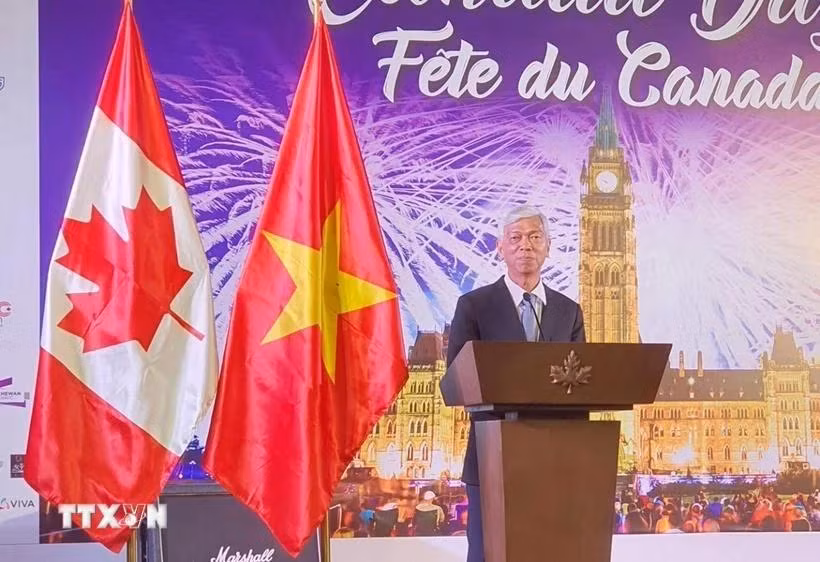 El vicepresidente del Comité Popular de Ciudad Ho Chi Minh, Vo Van Hoan, habla en la ceremonia (Foto: VNA)