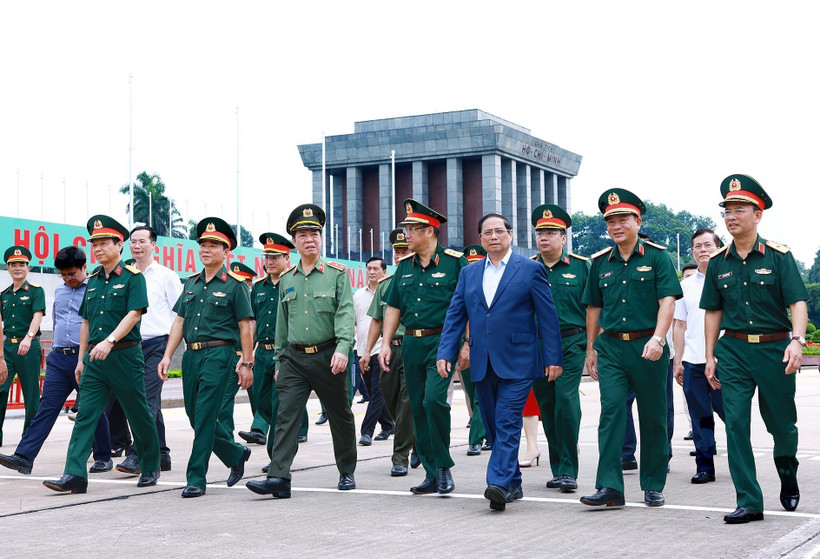 El primer ministro Pham Minh Chinh en la sesión de trabajo sobre la reparación periódica del Mausoleo del Presidente Ho Chi Minh (Fuente: VNA)