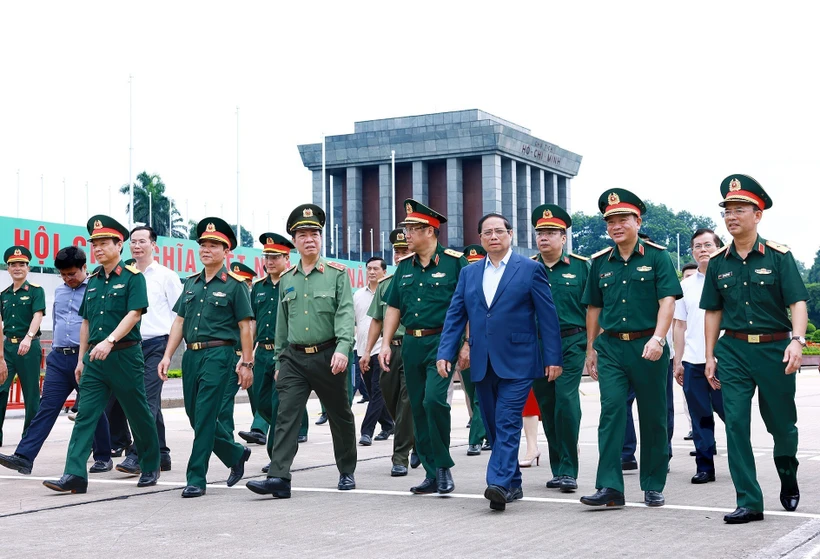 El primer ministro Pham Minh Chinh en la sesión de trabajo sobre la reparación periódica del Mausoleo del Presidente Ho Chi Minh (Fuente: VNA)