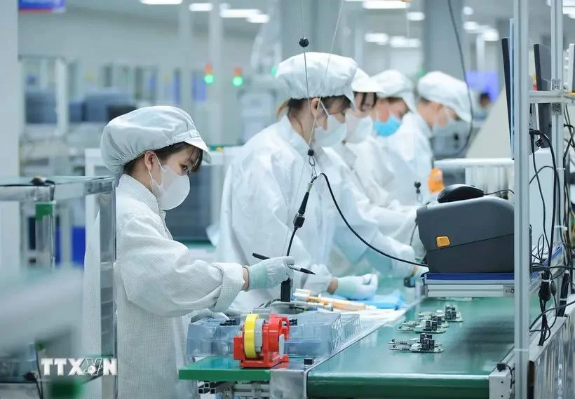 En la empresa Bumjim Electronics Vina, con 100% capital de inversión de Corea del Sur (Fuente: VNA) 