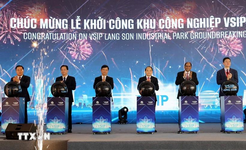 En la ceremonia de inicio de cosntrucción del parque industrial Vietnam-Singapur (VSIP) en Lang Son (Fuente: VNA)