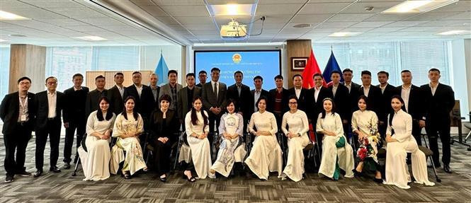 Dirigentes y personal de la misión vietnamita en la ONU y la delegación de la Academia de Seguridad Pública Popular (Fuente: VNA)