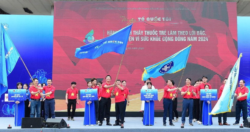 En el lanzamiento de la campaña de voluntariado por el bienestar público, organizado por la Asociación de Médicos Jóvenes de Vietnam (Foto: moh.gov.vn)
