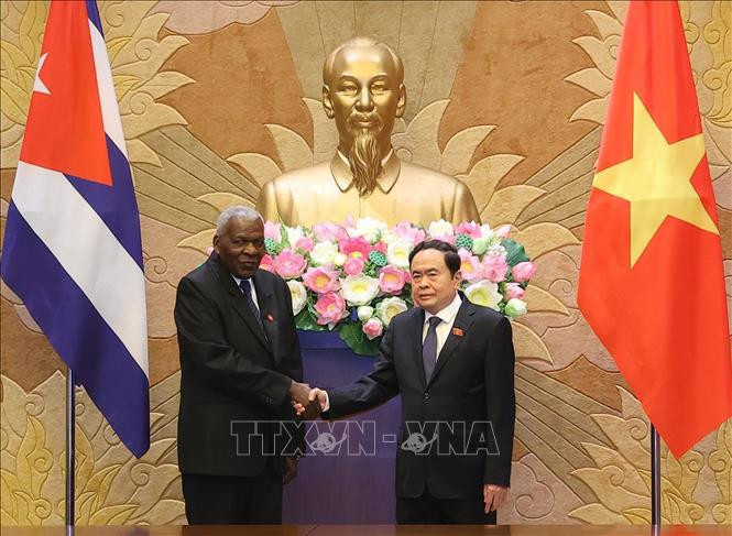 El presidente de la Asamblea Nacional de Vietnam, Tran Thanh Man, y Esteban Lazo Hernández, presidente de la Asamblea Nacional del Poder Popular y del Consejo de Estado de Cuba (Fuente: VNA)