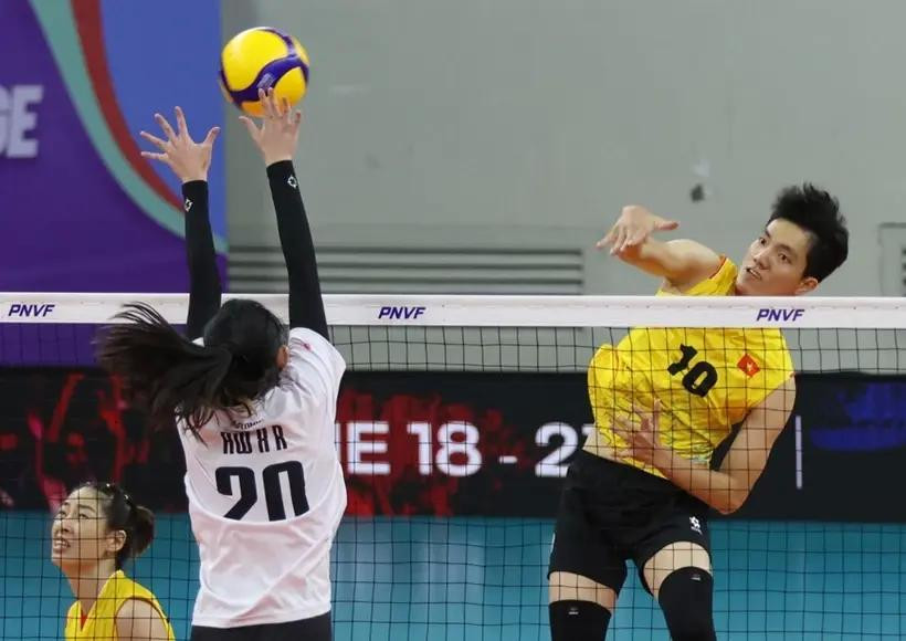 Nguyen Thi Bich Tuyen (camiseta amarilla) tuvo un desempeño excelente ante el equipo de Kazajstán (Fuente: AVC)