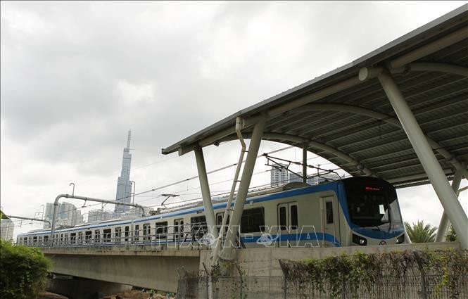 El primer tren de la línea del metro 1 Ben Thanh - Suoi Tien en su prueba (Fuente: VNA)