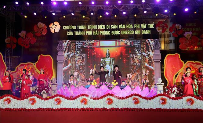 El programa de espectáculos que presenta los patrimonios culturales inmateriales reconocidos por la UNESCO en la ciudad de Hai Phong (Fuente: VNA)