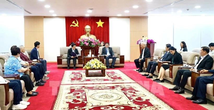 Dirigentes de la provincia de Binh Duong trabaja con una delegación del distrito de Seo Daemun, Seúl, Corea del Sur. (Foto: VNA)