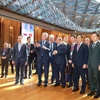 El primer ministro de Vietnam, Pham Minh Chinh, se reúne con los directivos del Grupo Novatek. Foto: VNA.