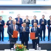El primer ministro Le Minh Hung presencia la entrega del certificado de inversión para los bloques PSC 01/17 y 02/17 en la plataforma continental vietnamita entre PetroVietnam y el Grupo Zarubezhneft. Foto: VNA