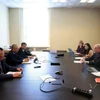 La delegación vietnamita sostiene una reunión con la parte estadounidense. (Fuente: VNA)