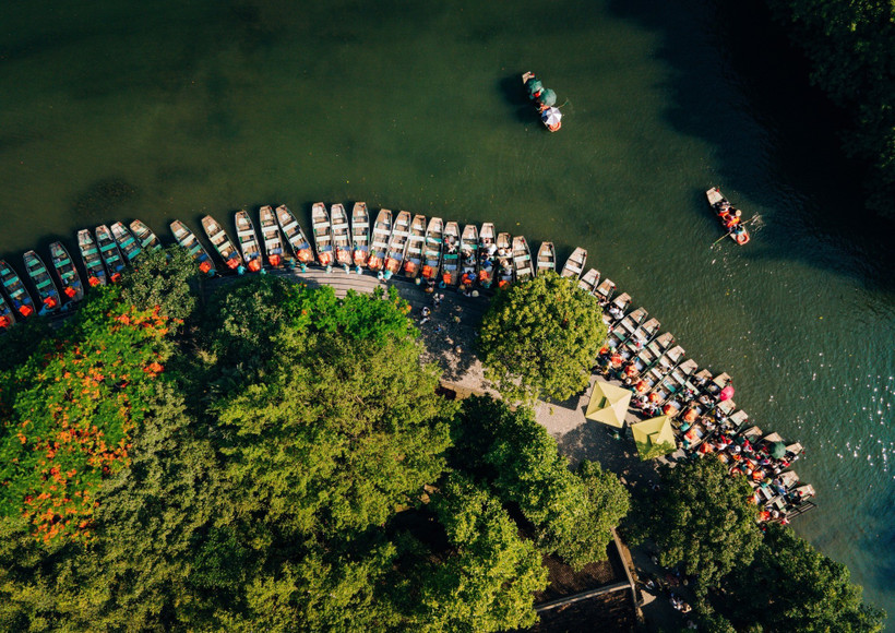 Las empresas turísticas y las localidades trabajan de manera proactiva con planes sólidos para alcanzar lo antes posible la meta fijada para el año 2025. (Foto ilustrativa: Vietnam+)