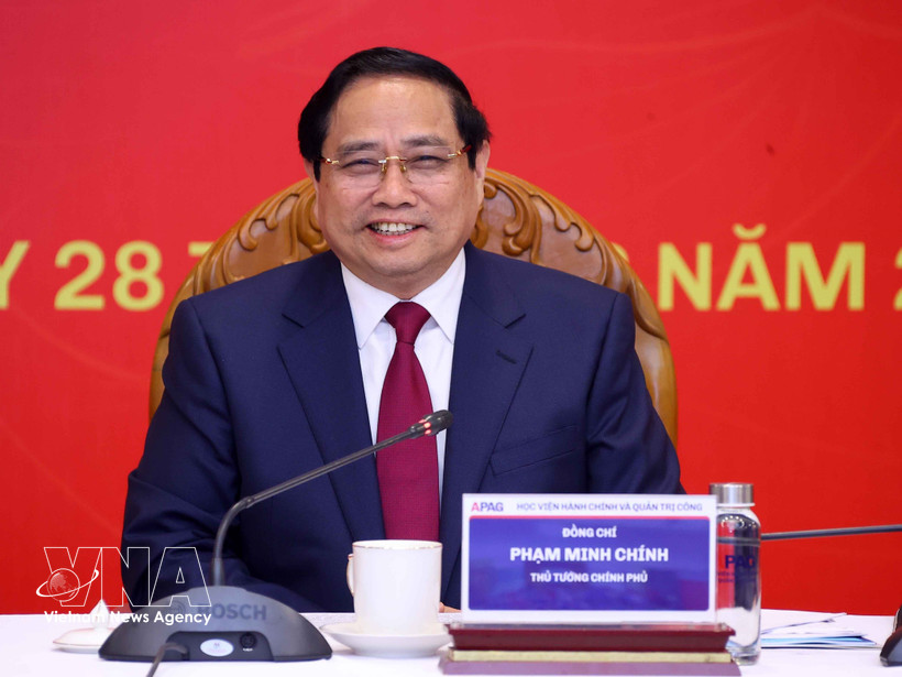 El primer ministro Pham Minh Chinh se dirige a la sesión de trabajo con la Academia de Administración Pública y Gobernanza (APAG). (Foto: VNA)
