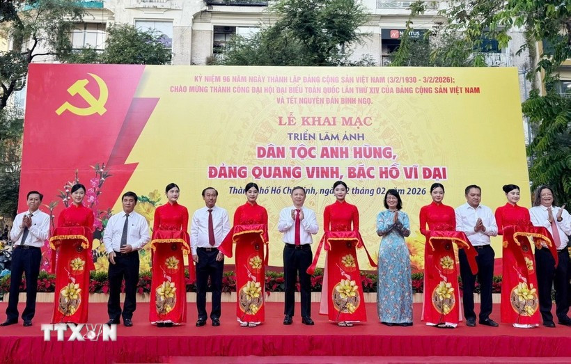 Vietnam celebra 96 años de la fundación del Partido con exposición fotográfica (Foto: VNA)