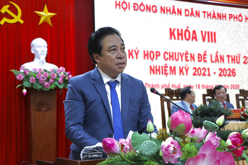 Nguyen Khac Toan elegido presidente del Comité Popular de ciudad de Hue. (Foto: VNA)
