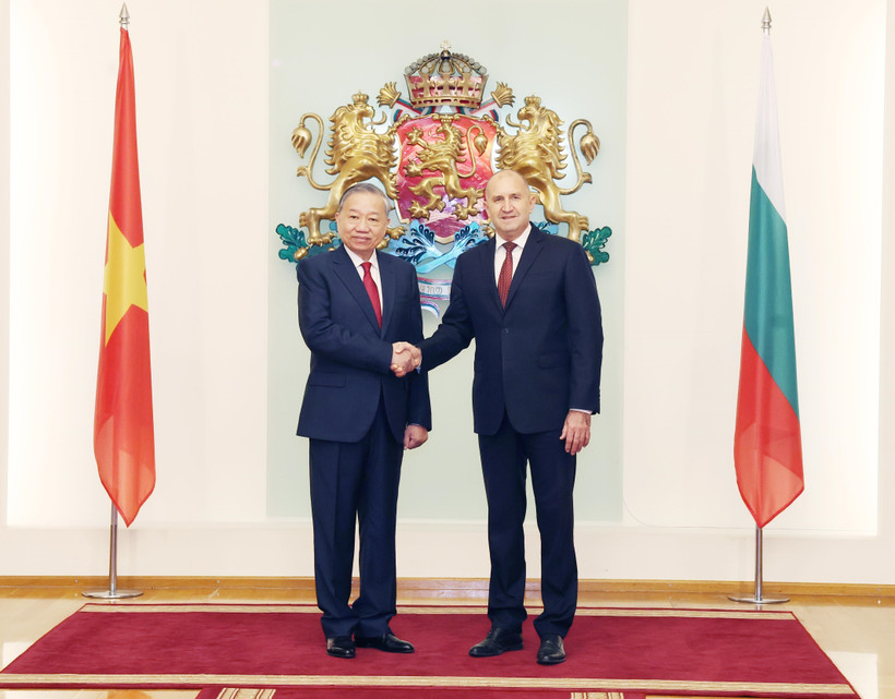El secretario general del Partido Comunista de Vietnam, To Lam, y el presidente de Bulgaria, Rumen Radev. (Foto: VNA)
