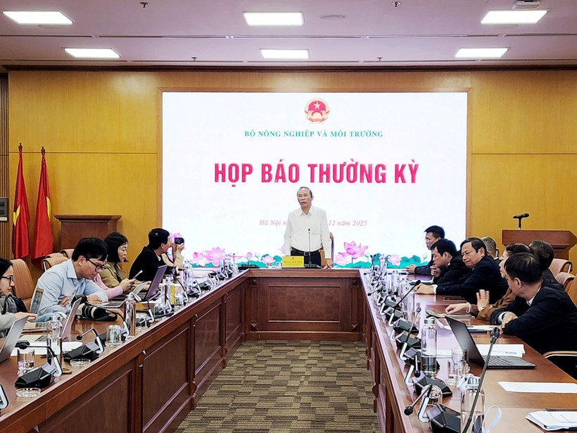 El viceministro Phung Duc Tien en la rueda de prensa. (Foto: VNA)