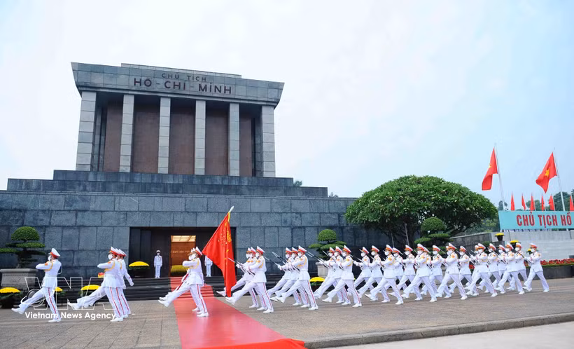 Más de un millón de personas visitaron el Mausoleo del Presidente Ho Chi Minh en primer semestre (Foto: VNA)