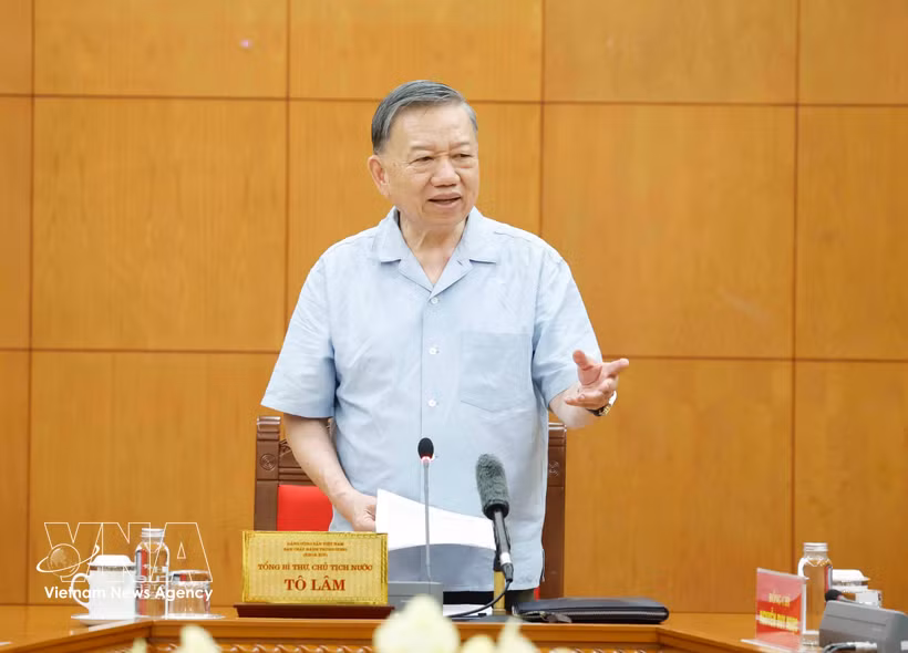 El secretario general y presidente To Lam insta a fortalecer la industria naval como eje fundamental para convertir al país en una potencia marítima. (Foto: VNA)