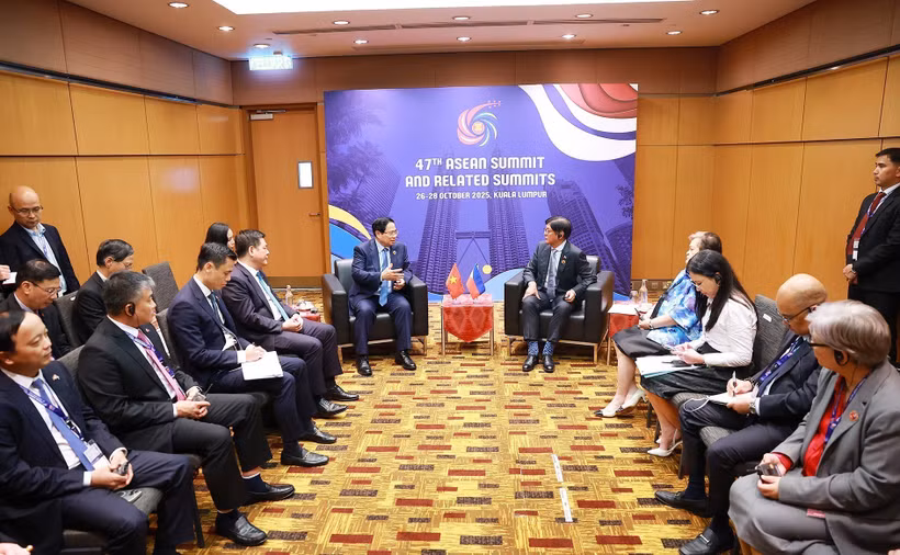 El primer ministro de Vietnam, Pham Minh Chinh, en una reunión con el presidente filipino Ferdinand R. Marcos Jr. (Foto: VNA)