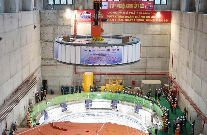 Instalan rotor de segunda turbina en expansión hidroeléctrica de Hoa Binh (Foto: VA)