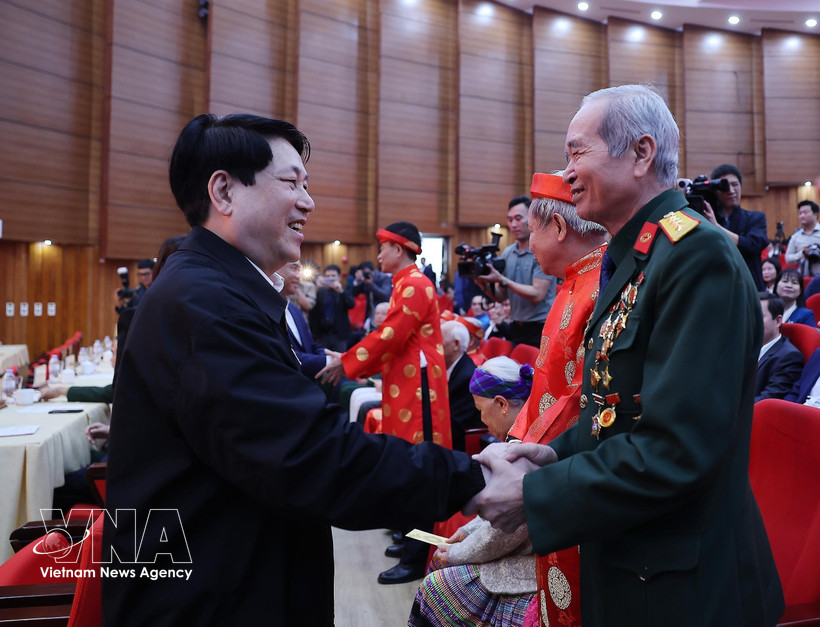 Presidente de Vietnam extiende saludos del Tet en provincia norteña de Lao Cai (Foto: VNA)