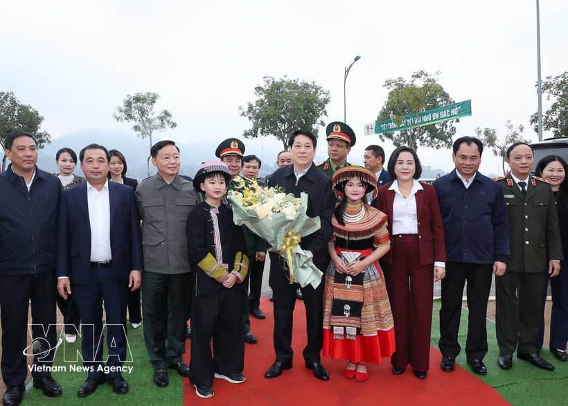 El presidente de Vietnam, Luong Cuong, en la ceremonia de lanzamiento del movimiento de plantación de árboles en la provincia norteña de Lao Cai. (Foto: VNA)