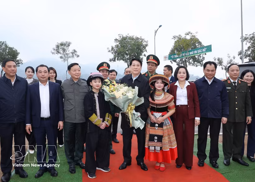 El presidente de Vietnam, Luong Cuong, en la ceremonia de lanzamiento del movimiento de plantación de árboles en la provincia norteña de Lao Cai. (Foto: VNA)