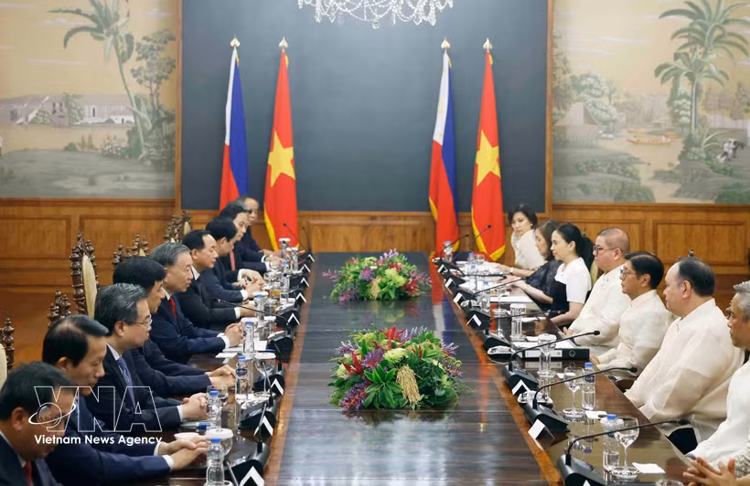El secretario general del Partido Comunista y presidente de Vietnam, To Lam, y el presidente de Filipinas, Ferdinand R. Marcos Jr., en la conversación oficial. (Foto: VNA)