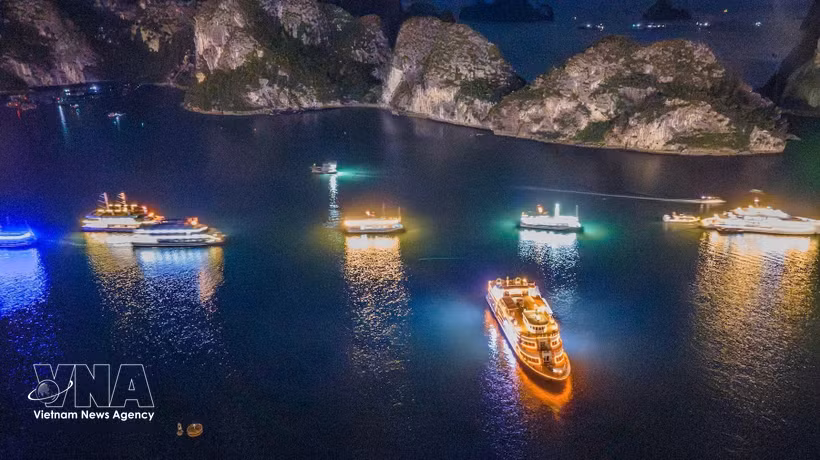 Carnaval Ha Long 2026: “Las maravillas brillan – Una nueva era”. (Foto: VNA)