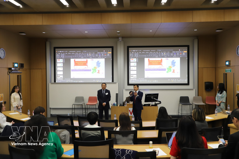 Seminario sobre IA organizado por la Sociedad de Intelectuales Vietnamitas en el Reino Unido e Irlanda (VIS) en febrero de 2026 en Cambridge, Reino Unido. Foto: VNA