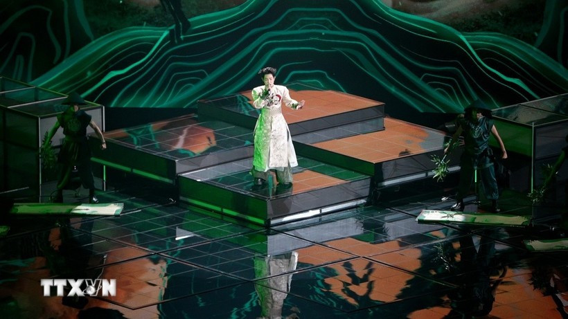 El cantante vietnamita Duc Phuc con potente voz y actuación impresionante en el Festival Musical Internacional Intervision 2025, celebrado en Moscú, Rusia. (Foto: VNA)