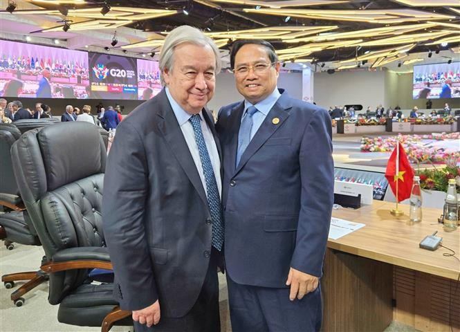 El primer ministro de Vietnam, Pham Minh Chinh, y el secretario general de las Naciones Unidas, António Guterres. (Foto: VNA)