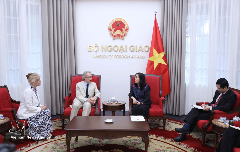 Viceministra de Relaciones Exteriores recibe al Duque de Richmond en visita a Vietnam. (Foto: VNA)