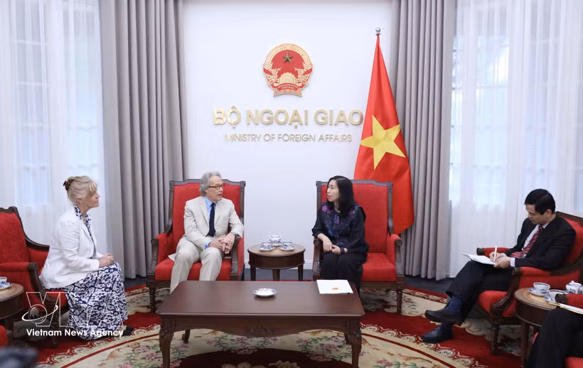 Viceministra de Relaciones Exteriores recibe al Duque de Richmond en visita a Vietnam. (Foto: VNA)