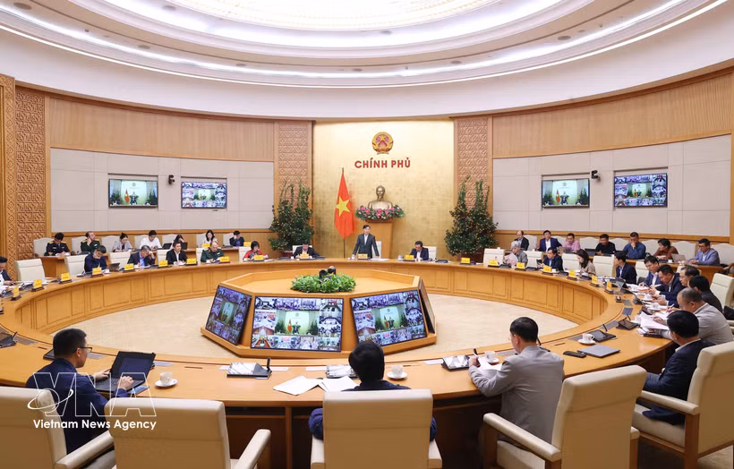 El viceprimer ministro de Vietnam Tran Hong Ha, jefe del Comité Directivo Nacional para la lucha contra la pesca ilegal, no declarada y no reglamentada (IUU), preside la 31ª reunión del Comité. (Foto: VNA)