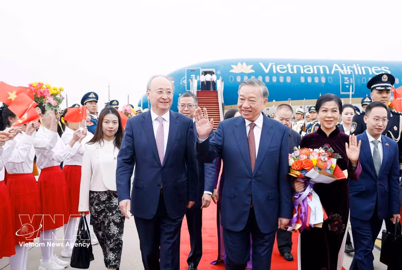 El secretario general del Partido Comunista y presidente de Vietnam, To Lam, llega a Beijing para iniciar una visita de Estado a China. (Foto: VNA)