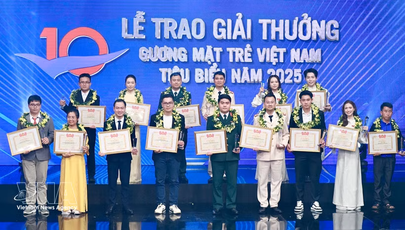 Vietnam honra a los 10 jóvenes más destacados de 2025 (Foto: VNA)