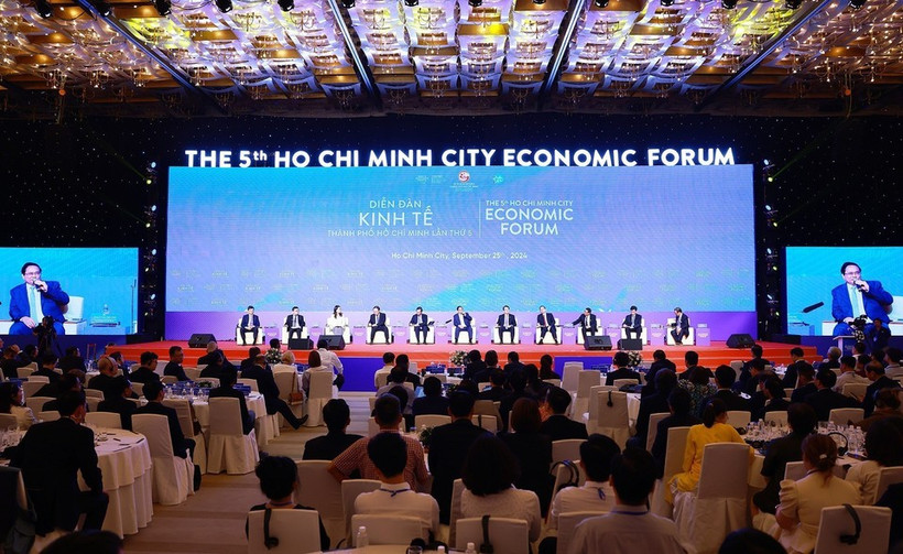 El Diálogo de Políticas entre el primer ministro de Vietnam, Pham Minh Chinh y grandes empresas internacionales. (Foto: VNA)