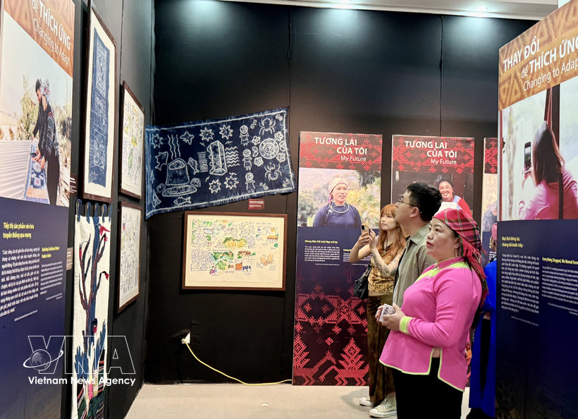 La exposición titulada “Sembrar lo verde en la cima de las nubes” (Foto: VNA)