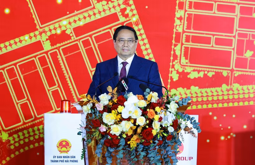 El primer ministro de Vietnam, Pham Minh Chinh, preside la ceremonia de inicio de dos grandes proyectos: la Zona Industrial Tan Trao y la central térmica de gas natural licuado (GNL) de Hai Phong, con una inversión combinada de unos siete mil millones de dólares. (Foto: VNA)