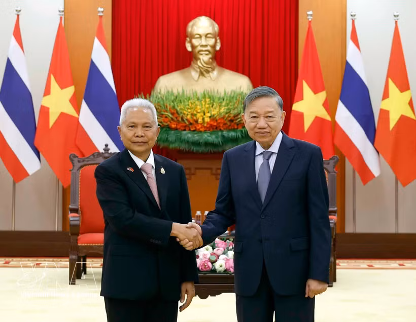 El secretario general del Partido Comunista de Vietnam (PCV) y presidente del Estado, To Lam, recibe al presidente de la Asamblea Nacional y titular de la Cámara de Representantes de Tailandia, Sophon Zaram. (Foto: VNA)