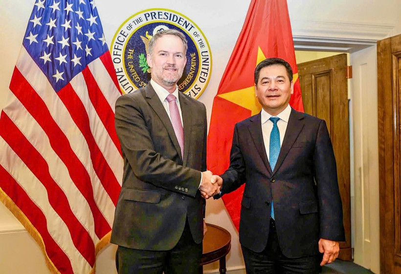 El ministro de Industria y Comercio de Vietnam, Nguyen Hong Dien, y el representante comercial de EE.UU., Jamieson Greer, en Washington D.C (Foto: moit.gov.vn)