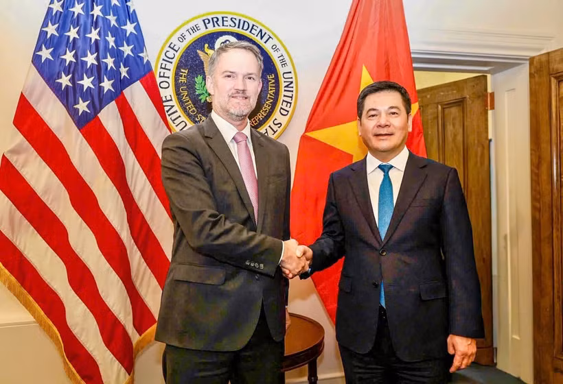 El ministro de Industria y Comercio de Vietnam, Nguyen Hong Dien, y el representante comercial de EE.UU., Jamieson Greer, en Washington D.C (Foto: moit.gov.vn)