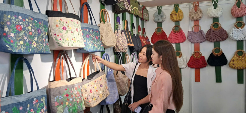 Abre sus puertas la Feria Internacional de Regalos y Artesanía de Hanoi 2025