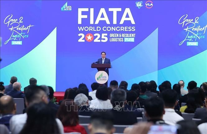 El primer ministro de Vietnam, Pham Minh Chinh, en el Congreso Mundial 2025 de la Federación Internacional de Asociaciones de Agentes de Transporte (FIATA). (Foto: VNA)